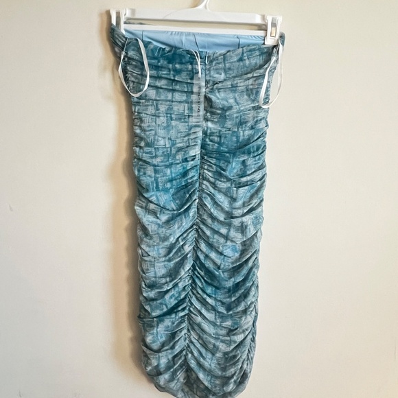 Dress - Picture 2 of 4